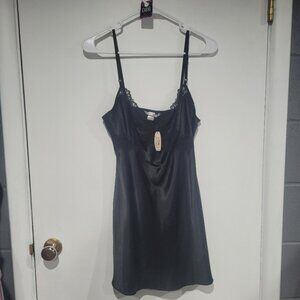 (086)NWT VICTORIA'S SECRET SATIN LACE TRIM MINI SLIP, MEDIUM